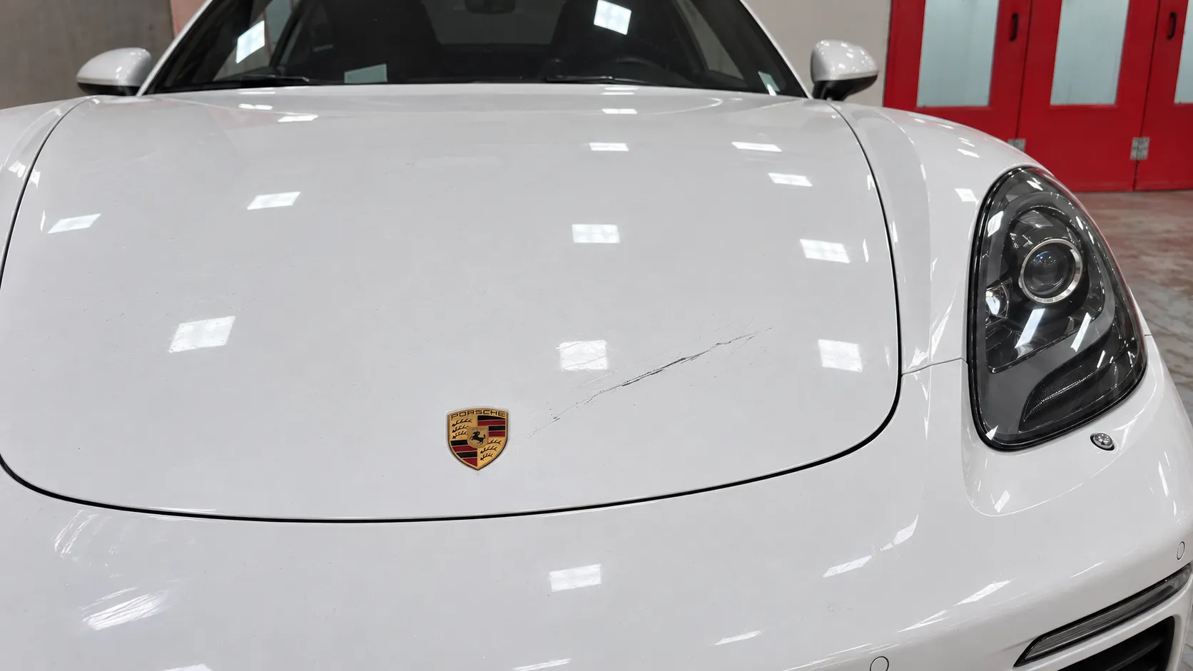 Porsche 718 Boxster — Risco no Capô - antes