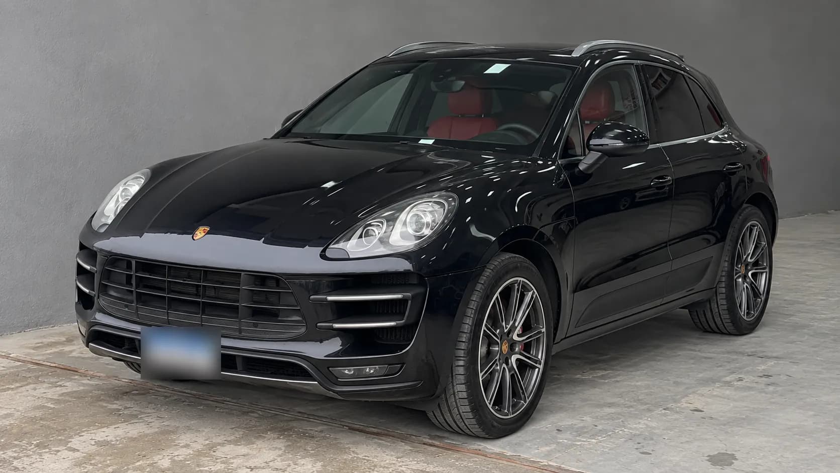 Porsche Macan Turbo — Recuperação de Batida Forte - depois